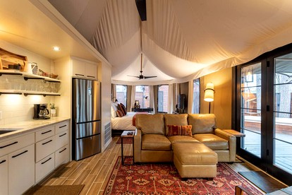 Serenity for Friends: Luxe Tented Cabin and Hot Tub Delight in Hot Springs, AR - Hot Springs National Park, Arkansas - glamping.directory