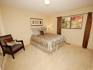 Relaxing Winter Getaway with a Hot Tub near South Lake Tahoe, California - South Lake Tahoe, California - glamping.directory