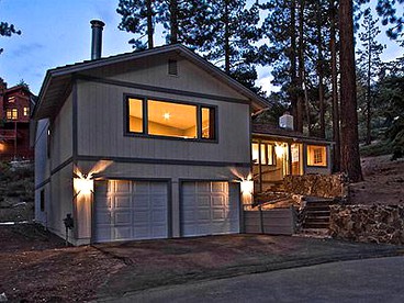 Relaxing Winter Getaway with a Hot Tub near South Lake Tahoe, California - glamping.directory