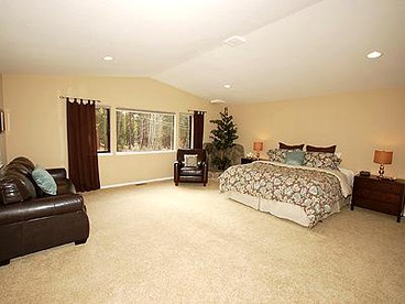 Relaxing Winter Getaway with a Hot Tub near South Lake Tahoe, California - South Lake Tahoe, California - glamping.directory