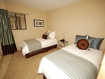 Relaxing Winter Getaway with a Hot Tub near South Lake Tahoe, California - South Lake Tahoe, California - glamping.directory