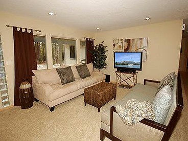 Relaxing Winter Getaway with a Hot Tub near South Lake Tahoe, California - South Lake Tahoe, California - glamping.directory