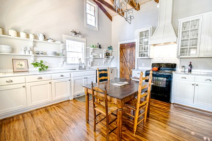 Charming Historic Cottage in Restored 19th-Century Schoolhouse near Dahlonega, Georgia - Dahlonega, Georgia - glamping.directory