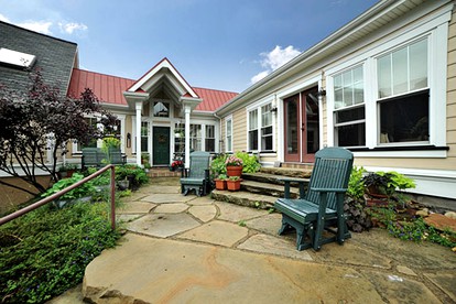 Gorgeous Suite for a Romantic Getaway near Pittsburgh, Pennsylvania - Ellwood, Pennsylvania - glamping.directory