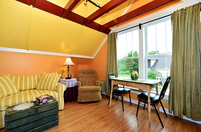 Gorgeous Suite for a Romantic Getaway near Pittsburgh, Pennsylvania - Ellwood, Pennsylvania - glamping.directory