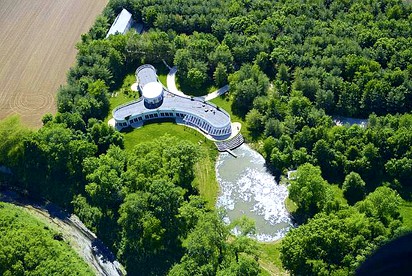Fabulous Retreat with an Indoor Pool and Sauna for a Luxury Getaway in Champaign, Illinois - Champaign, Illinois - glamping.directory