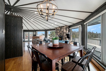 Stunning Cabin Getaway Perfect for Large Groups Situated in Boyne Falls, Michigan - Boyne Falls, Michigan - glamping.directory