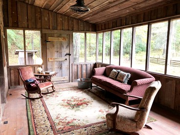 Historical Log Cabin for a Glamping Getaway in Washington, Arkansas - Washington, Arkansas - glamping.directory