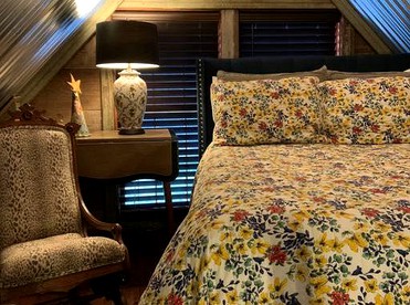 Historical Log Cabin for a Glamping Getaway in Washington, Arkansas - Washington, Arkansas - glamping.directory