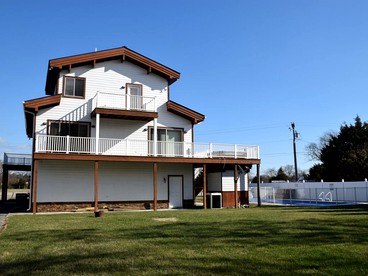 Luxury Vacation Rental with an Inviting Pool in Cape Charles, Virginia - Cape Charles, Virginia - glamping.directory