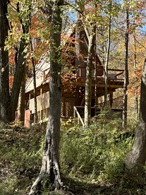 Incredible A-Frame Tree House Overlooking the Raystown Branch Juniata River and Surrounded by Trees for a Peaceful Getaway in Hopewell, Pennsylvania - Hopewell, Pennsylvania - glamping.directory
