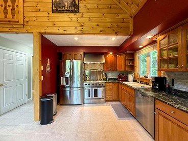 Cozy Cabin Retreat Near Saco River in Conway, New Hampshire - Conway, New Hampshire - glamping.directory