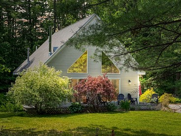 Cozy Cabin Retreat Near Saco River in Conway, New Hampshire - Conway, New Hampshire - glamping.directory