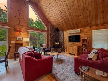 Cozy Cabin Retreat Near Saco River in Conway, New Hampshire - Conway, New Hampshire - glamping.directory