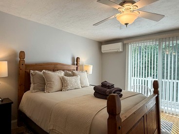 Cozy Cabin Retreat Near Saco River in Conway, New Hampshire - Conway, New Hampshire - glamping.directory