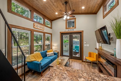 Amazing Secluded Cabin with Fire Pit and Fireplace in Mentore, Alabama - Mentone, Alabama - glamping.directory
