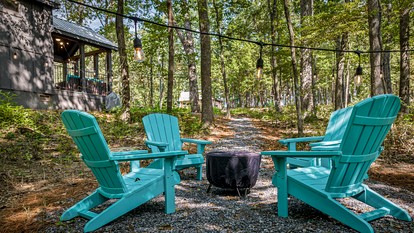 Amazing Secluded Cabin with Fire Pit and Fireplace in Mentore, Alabama - Mentone, Alabama - glamping.directory