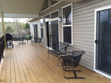 Rustic Cottage Rental on the Shores of a Lake near Rogers, Arkansas - Rogers, Arkansas - glamping.directory