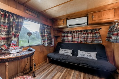 Vintage Camper Amazingly Equipped Great for a Unique Getaway in Texas - Spicewood, Texas - glamping.directory