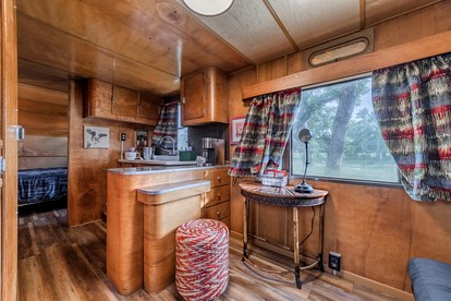 Vintage Camper Amazingly Equipped Great for a Unique Getaway in Texas - Spicewood, Texas - glamping.directory