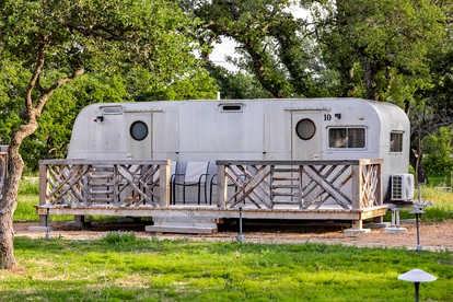 Vintage Camper Amazingly Equipped Great for a Unique Getaway in Texas - glamping.directory