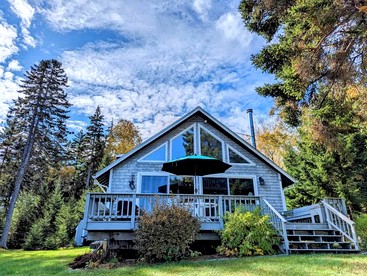 Oceanfront Cottage with Fire Pit & Direct Water Access Near Acadia National Park in Hancock, Maine - Hancock, Maine - glamping.directory