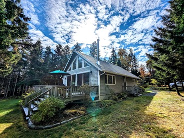 Oceanfront Cottage with Fire Pit & Direct Water Access Near Acadia National Park in Hancock, Maine - glamping.directory