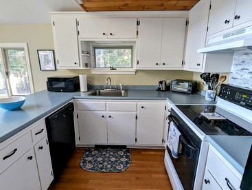 Oceanfront Cottage with Fire Pit & Direct Water Access Near Acadia National Park in Hancock, Maine - Hancock, Maine - glamping.directory