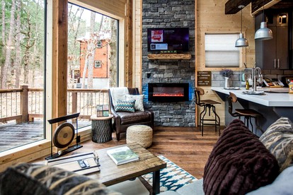 Luxury Cabin with a Private Hot Tub and Fire Pit in Hochatown, Oklahoma - Hochatown, Oklahoma - glamping.directory