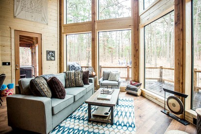 Luxury Cabin with a Private Hot Tub and Fire Pit in Hochatown, Oklahoma - Hochatown, Oklahoma - glamping.directory