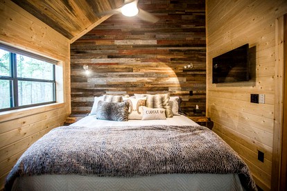 Luxury Cabin with a Private Hot Tub and Fire Pit in Hochatown, Oklahoma - Hochatown, Oklahoma - glamping.directory