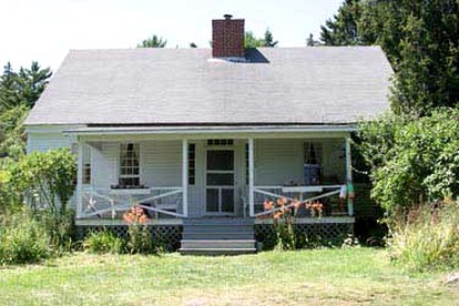 18th-Century Cottage with Historic Fixtures in Lincoln County, Maine - glamping.directory