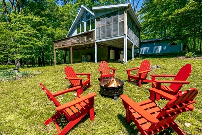 Wooded Retreat with Community Amenities, Hot Tub & Fire Pit Just Minutes to Sleepy Creek and Berkeley Springs in Hedgesville, WV - Hedgesville, West Virginia - glamping.directory