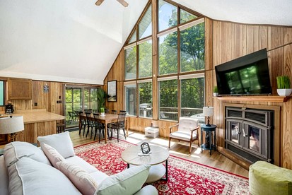 Wooded Retreat with Community Amenities, Hot Tub & Fire Pit Just Minutes to Sleepy Creek and Berkeley Springs in Hedgesville, WV - Hedgesville, West Virginia - glamping.directory