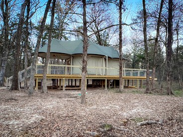 Luxurious Romantic Glamping Cabin with Outdoor Tub near Lake Fork in East Texas - Point, Texas - glamping.directory