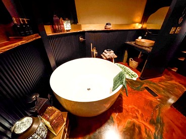 Luxurious Romantic Glamping Cabin with Outdoor Tub near Lake Fork in East Texas - Point, Texas - glamping.directory