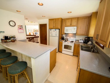 Spacious Villa Getaway beside the Ocean near Kilauea, Hawaii - Kilauea, Hawaii - glamping.directory
