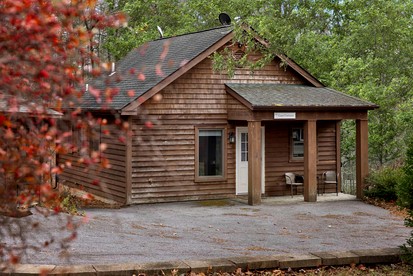 Family-Friendly Mountain Cabins with Bunkhouse & Resort Amenities Near Sleepy Creek, Hedgesville, WV - Hedgesville, West Virginia - glamping.directory