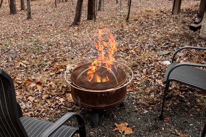 Family-Friendly Mountain Cabins with Bunkhouse & Resort Amenities Near Sleepy Creek, Hedgesville, WV - Hedgesville, West Virginia - glamping.directory
