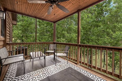 Family-Friendly Mountain Cabins with Bunkhouse & Resort Amenities Near Sleepy Creek, Hedgesville, WV - Hedgesville, West Virginia - glamping.directory