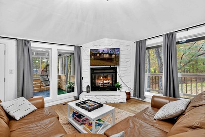 Family-Friendly Mountain Cabins with Bunkhouse & Resort Amenities Near Sleepy Creek, Hedgesville, WV - Hedgesville, West Virginia - glamping.directory