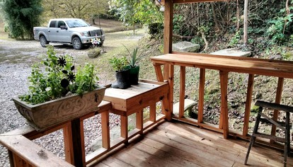 Gorgeous Vacation Cabin for Groups with Stylish Interior near Huntington, West Virginia - Genoa, West Virginia - glamping.directory
