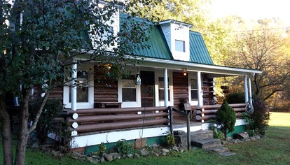 Gorgeous Vacation Cabin for Groups with Stylish Interior near Huntington, West Virginia - Genoa, West Virginia - glamping.directory