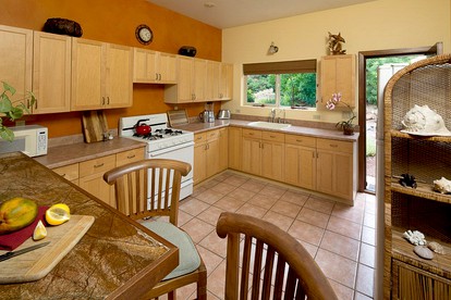 Luxury Beachside Cottage Rental for Three in Kamuela, Hawaii - Kamuela, Hawaii - glamping.directory
