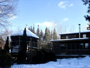 Family-Friendly Cabin in the Deerfield Valley of Mount Snow, West Dover Vermont - West Dover, Vermont - glamping.directory