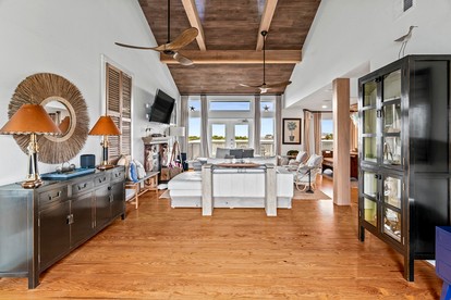 Amazing Waterfront Home with Stunning Sunset Views and a Private Pier in Galveston, Texas - Galveston, Texas - glamping.directory
