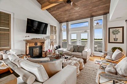 Amazing Waterfront Home with Stunning Sunset Views and a Private Pier in Galveston, Texas - Galveston, Texas - glamping.directory