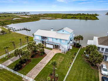 Amazing Waterfront Home with Stunning Sunset Views and a Private Pier in Galveston, Texas - glamping.directory