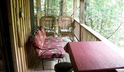 Comfortable Cottage Nestled on a Creek near Great Smoky Mountains National Park, Tennessee - Cosby, Tennessee - glamping.directory