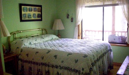 Comfortable Cottage Nestled on a Creek near Great Smoky Mountains National Park, Tennessee - Cosby, Tennessee - glamping.directory